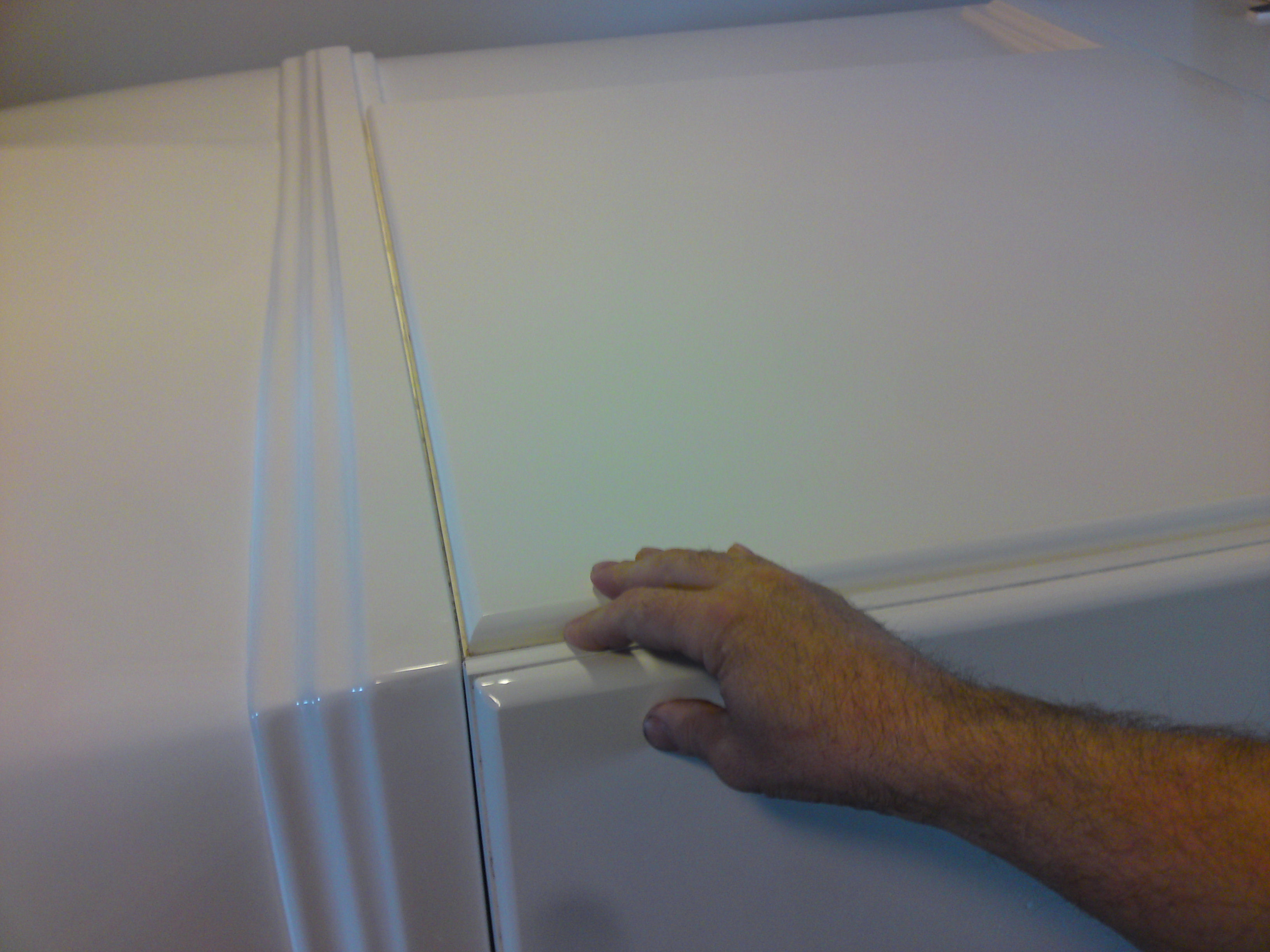 Hand open the door of Restingwell floatingtank Hand open the door of Restingwell floatingtank